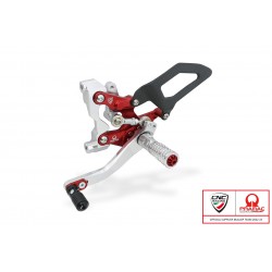 Repose-pieds rouges CNC Racing x Pramac pour Ducati Streetfighter V2